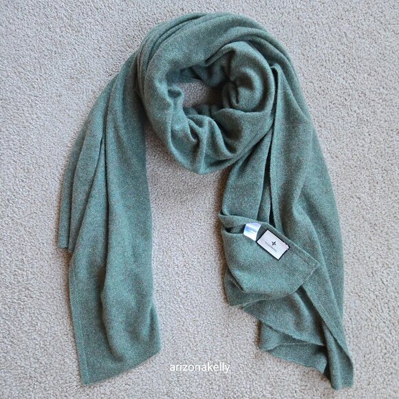 Tuckernuck Accessories - NWOT Tuckernuck Cashmere Scarf Green